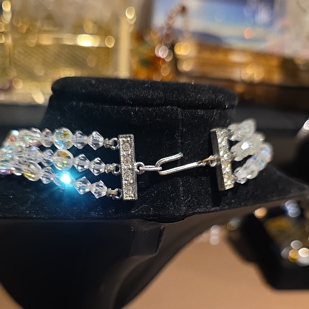 Source Unknown Iridescent Crystal Three-Strand Ne… - image 7